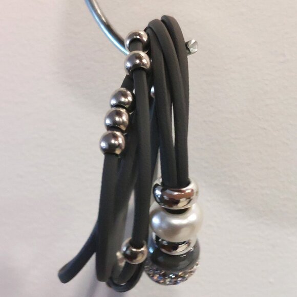 Women's 8 Strips Grey Leather Magnetic Bracelet w/Pearls/Silver/Rhinestones - Picture 6 of 9